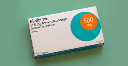 قرص متفورمین چیست؟از کاربردها، تداخل با قرص‌های قند و عوارض مصرف!